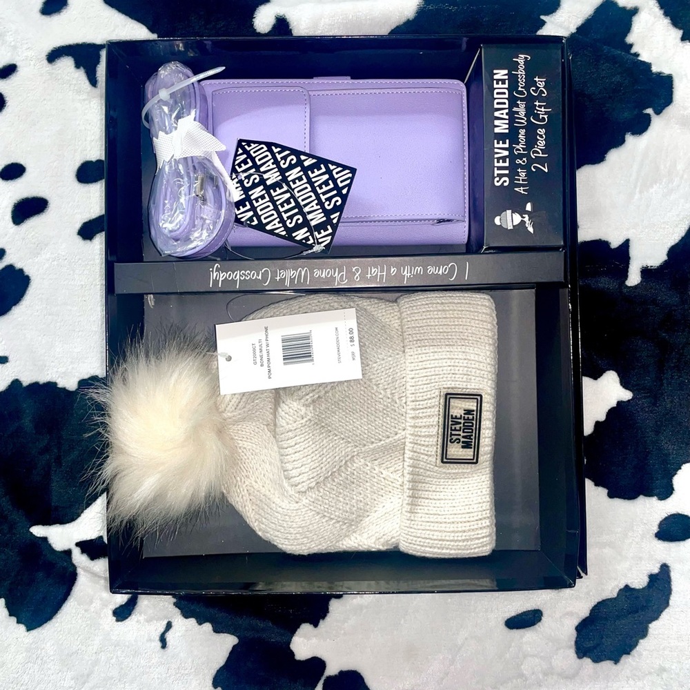 Steve Madden knitted Hat and purse gift set